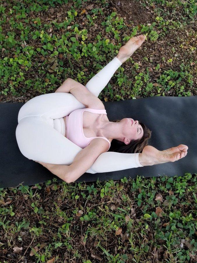 an American yoga girl