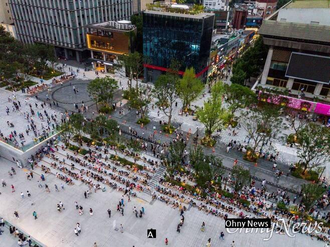 It's twice as wide as Gwanghwamun Square