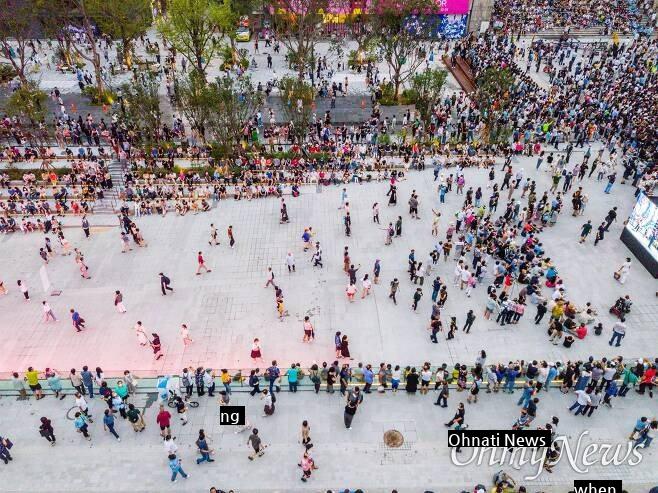 It's twice as wide as Gwanghwamun Square