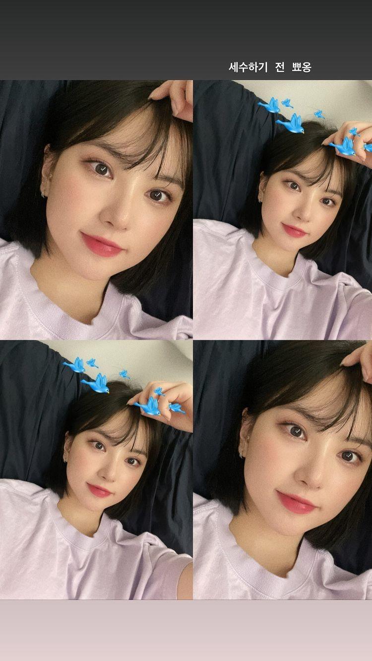 Eunha's 4-cut selfie