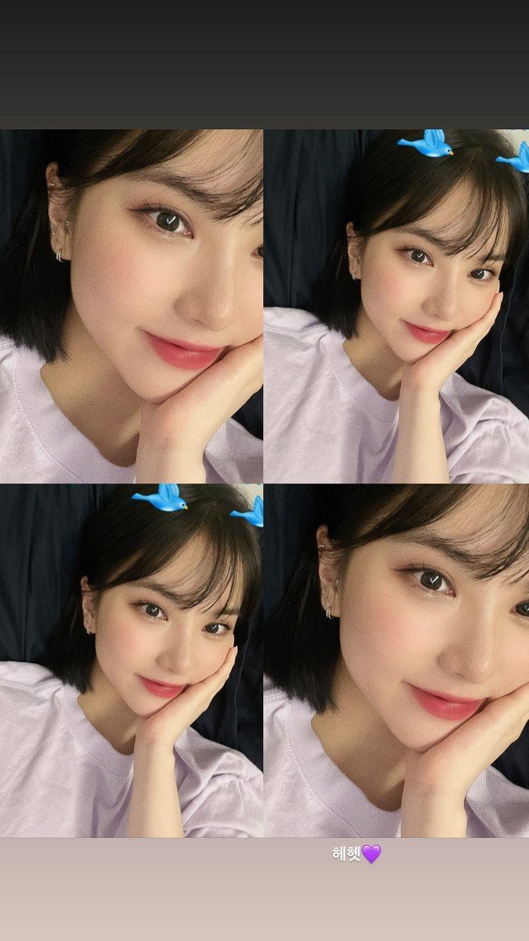 Eunha's 4-cut selfie