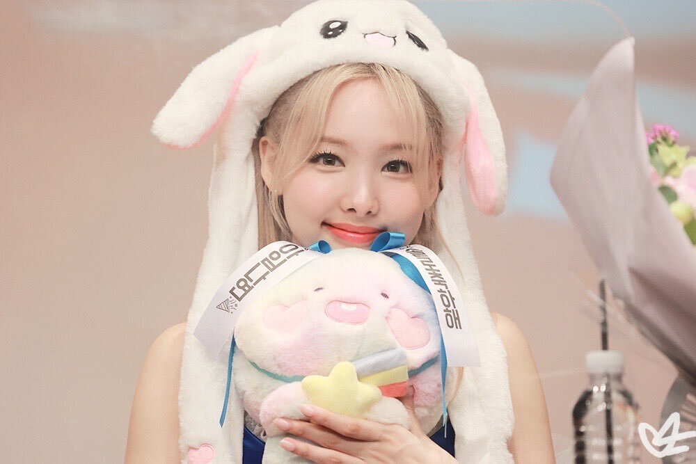 TWICE NAYEON gets dressed up at a fan signing event after a few years later