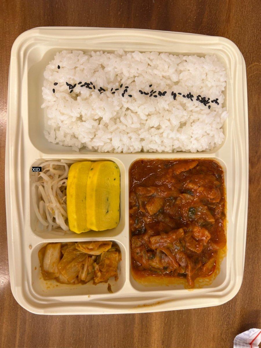 There are a lot of discounts for convenience store lunch boxes these days