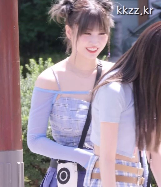 TWICE MOMO looks like she’s smiling from the side – ACEGAG.COM