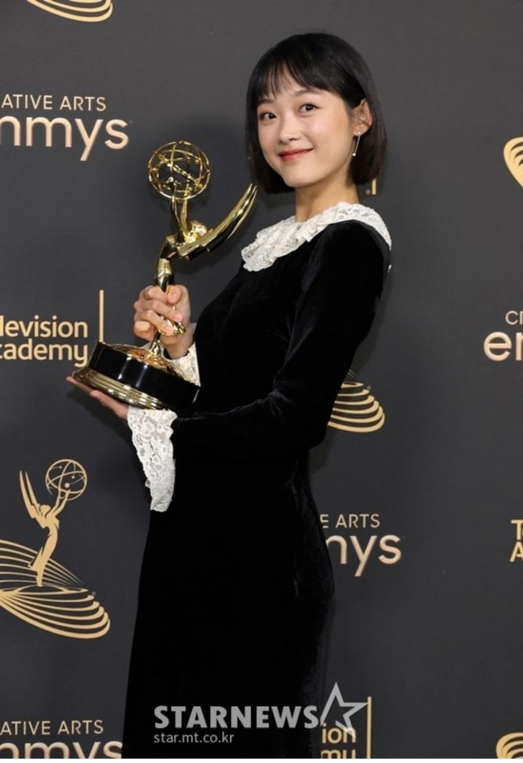 Lee Yoo-mi, the first Korean actor to win an Emmy Award