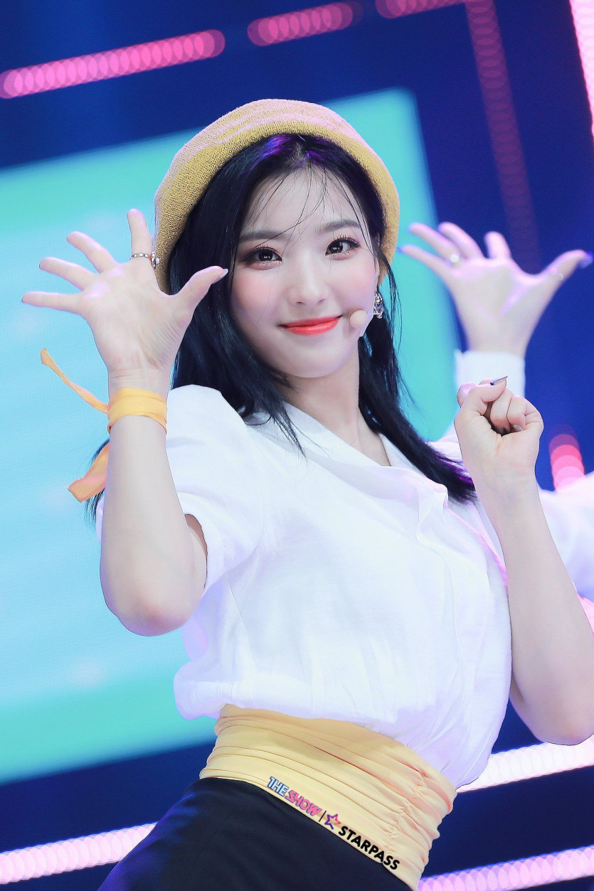 fromis_9's Lee Chaeyoung