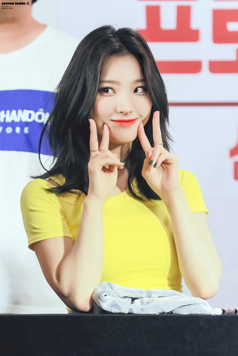fromis_9's Lee Chaeyoung