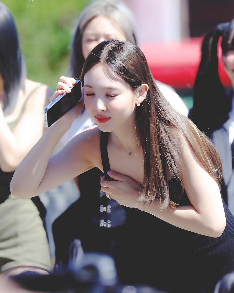 TWICE NAYEON.jpg