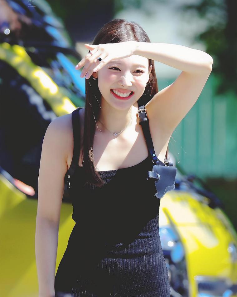 TWICE NAYEON.jpg