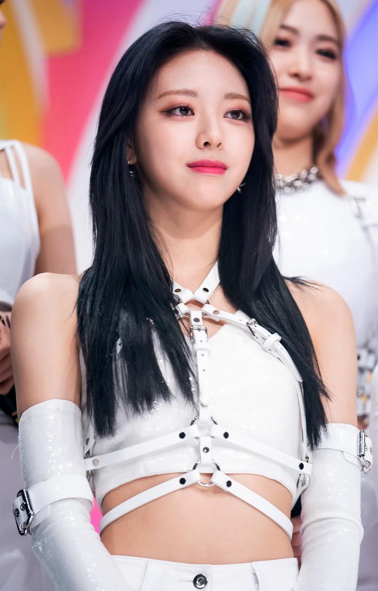 ITZY Yuna.jpg