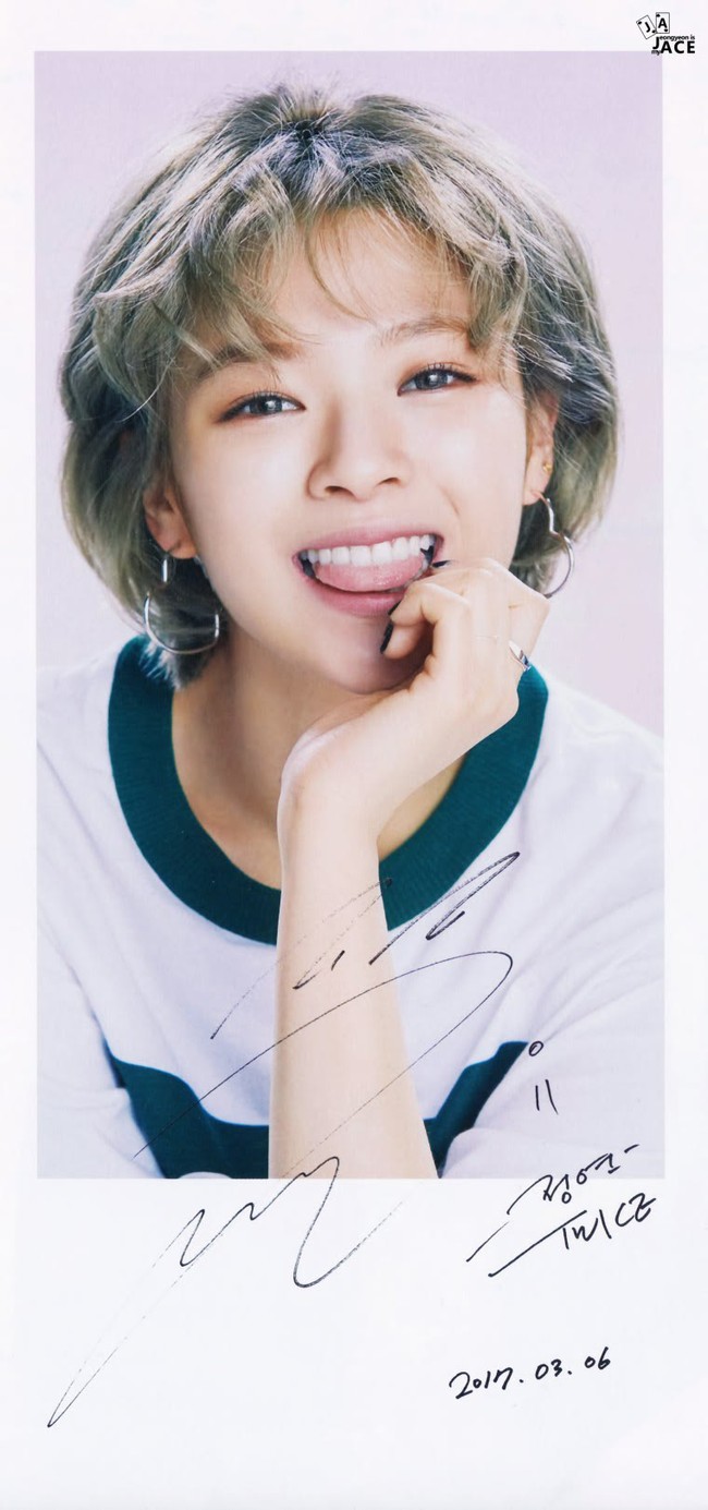 JEONGYEON before she got sick