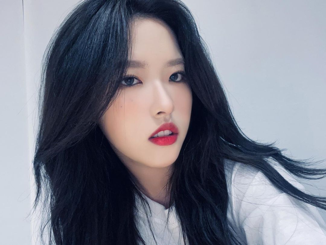 LOONA's Olivia Hye.jpg