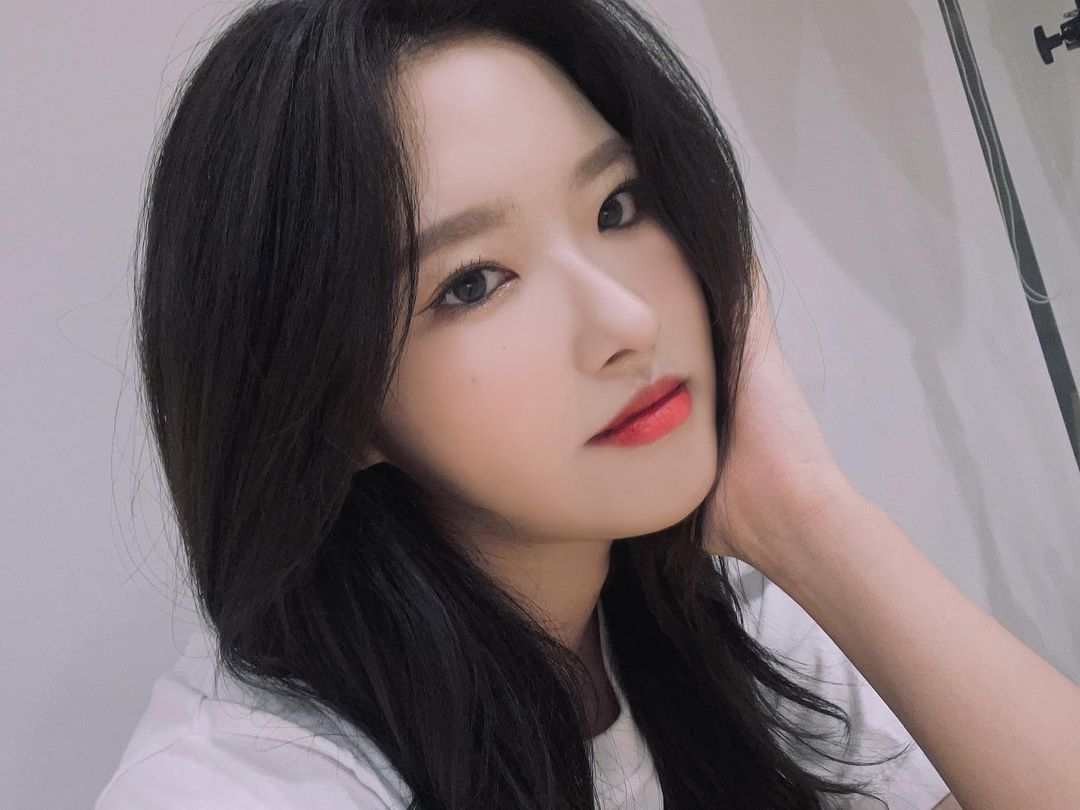 LOONA's Olivia Hye.jpg