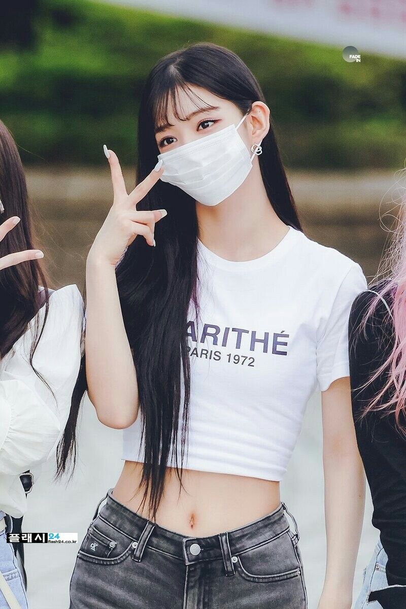 fromis_9's Lee Chaeyoung