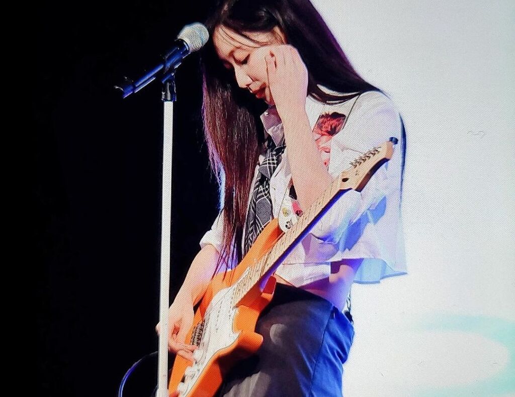 LOVELYZ's Ryu Su-Jeong sings while playing the electric guitar at the university event