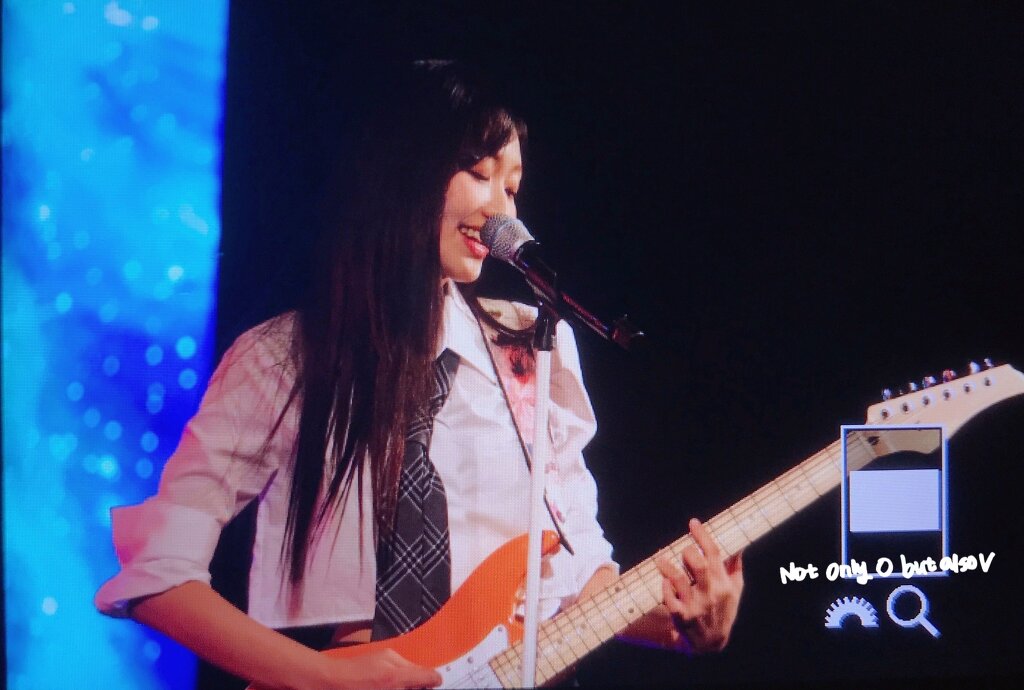 LOVELYZ's Ryu Su-Jeong sings while playing the electric guitar at the university event