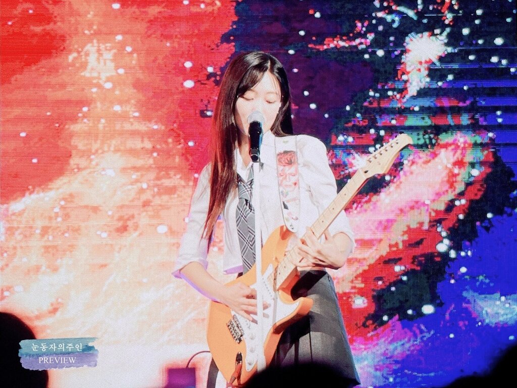 LOVELYZ's Ryu Su-Jeong sings while playing the electric guitar at the university event