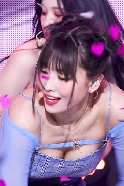 TWICE MOMO with tight strings