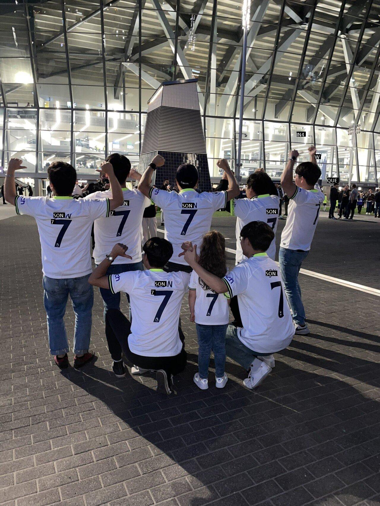 Son Heung-min's waving baby Korean fans