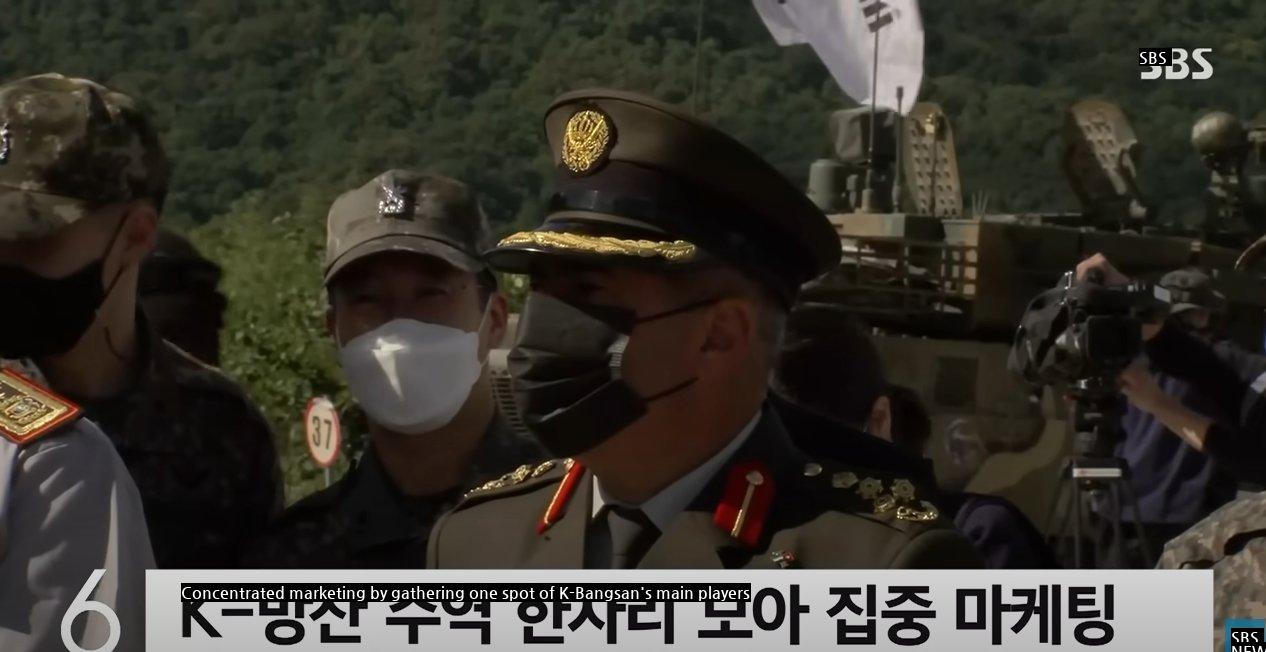 Vice ministers of foreign defense are watching the Korean weapons industry event on a chartered plane