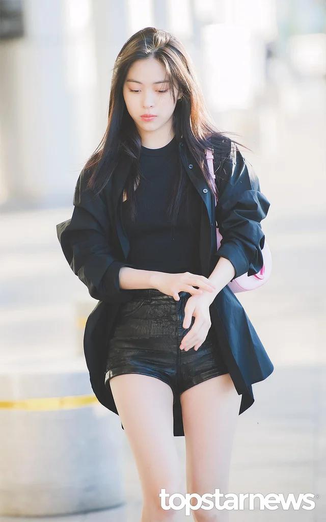 Leather Hot Pants ITZY RYUJIN Leaving the Country