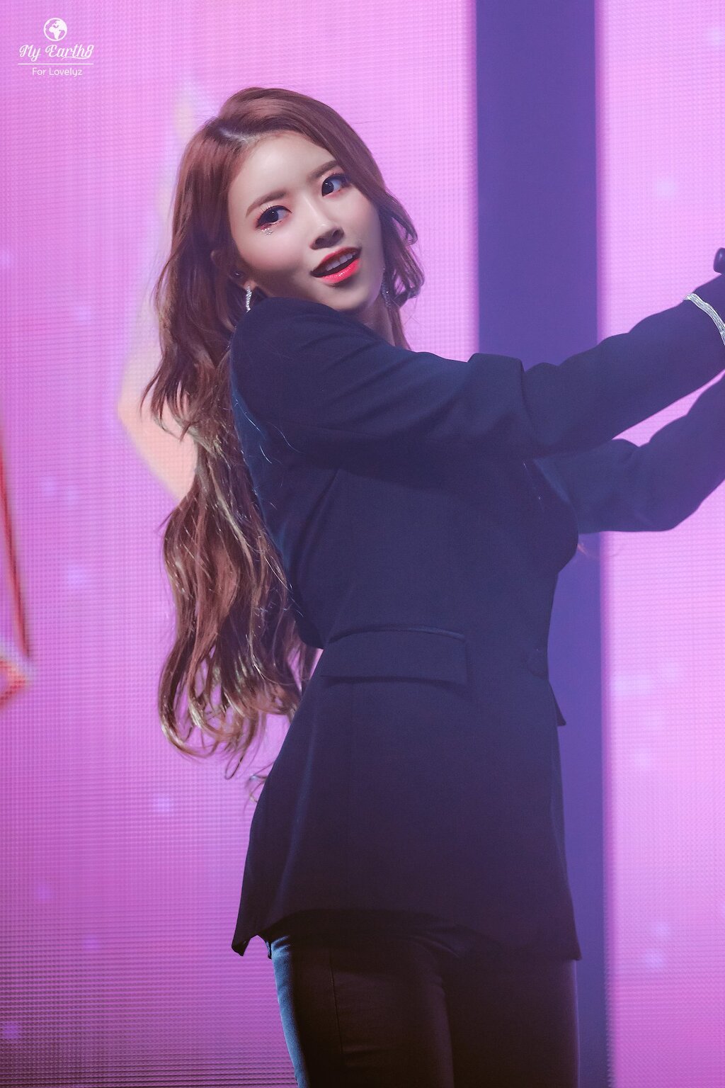 Mi-Joo of Lovelyz in semi-suits