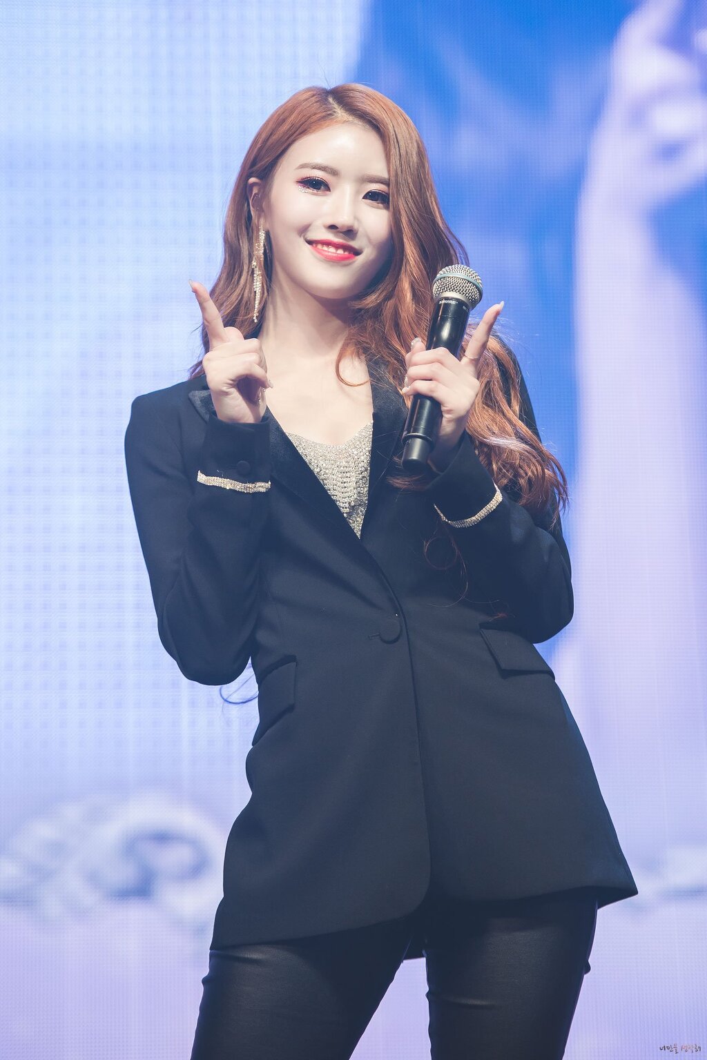 Mi-Joo of Lovelyz in semi-suits