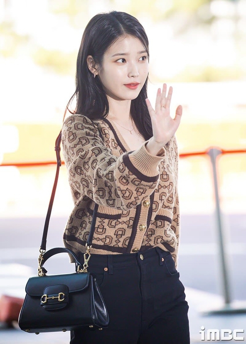 220922 IU Airport Fashion