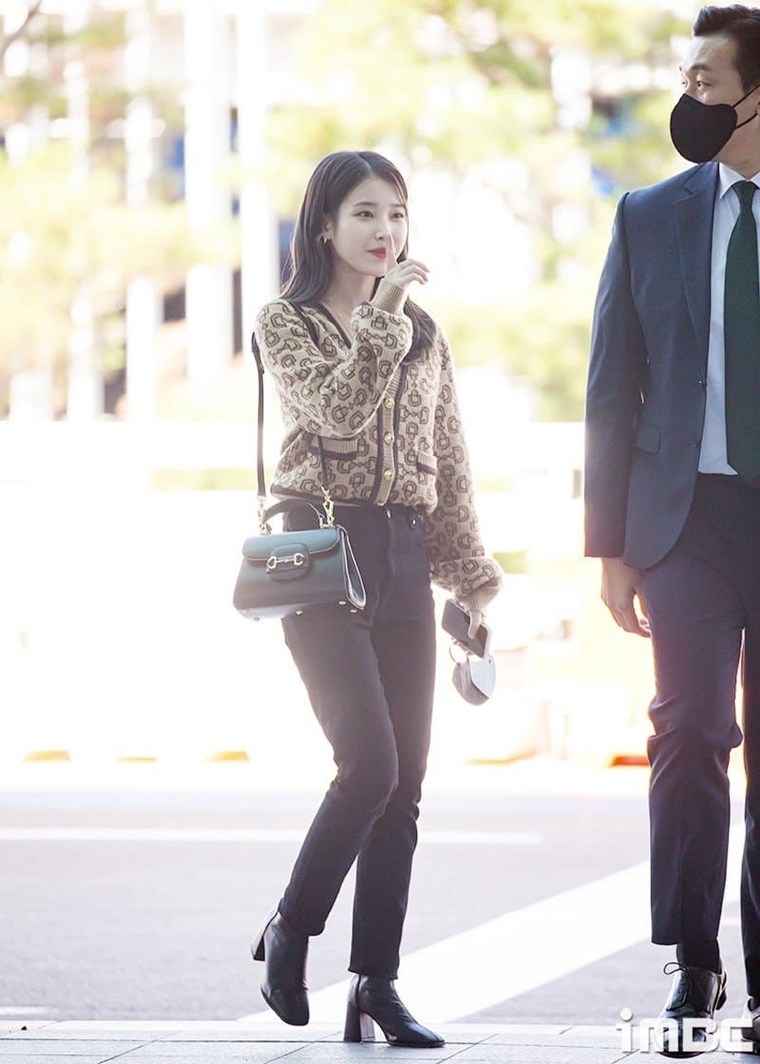 220922 IU Airport Fashion