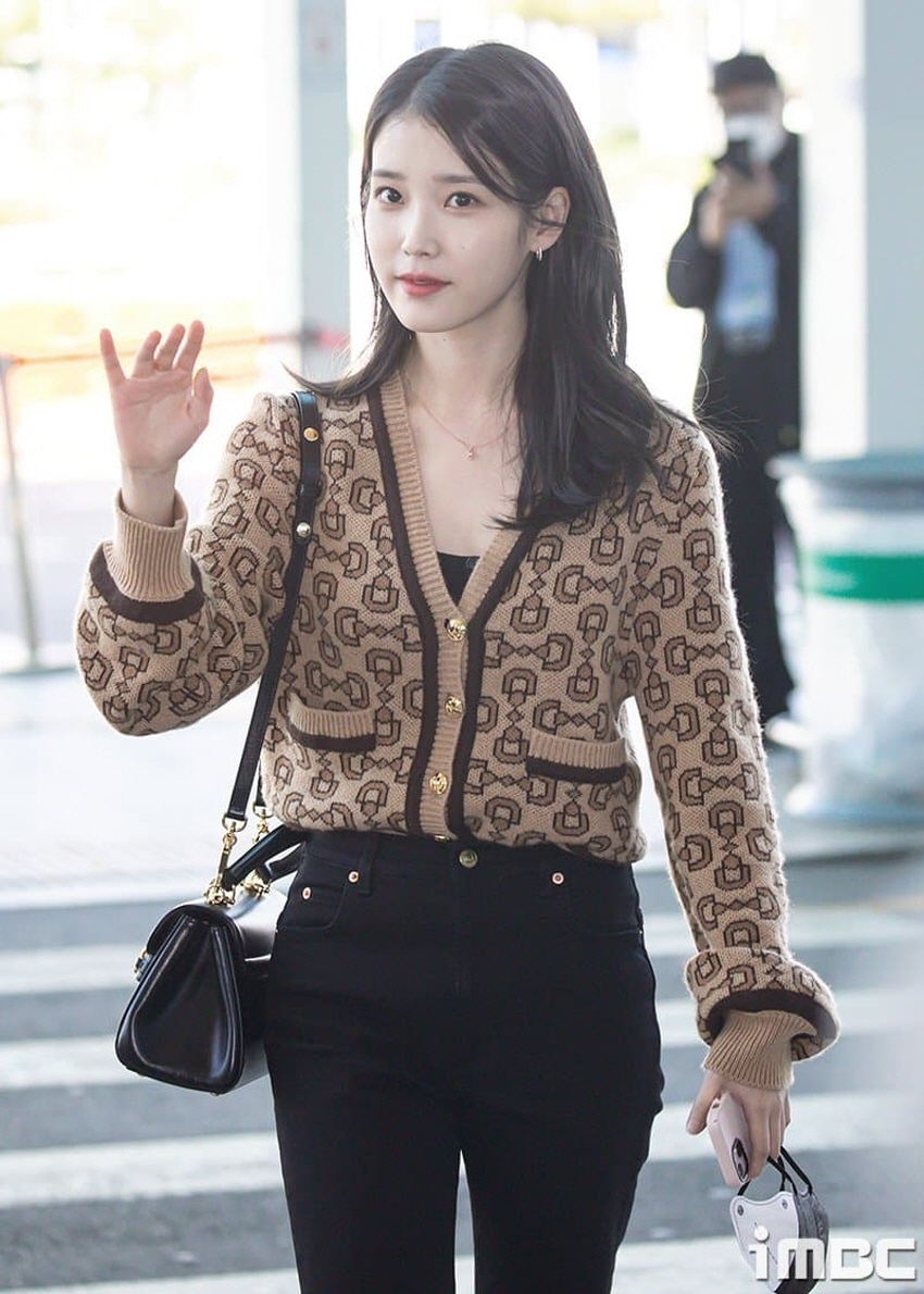 220922 IU Airport Fashion