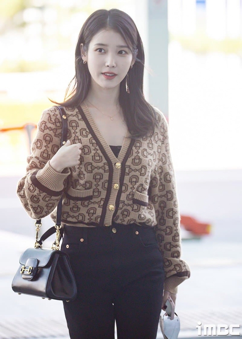 220922 IU Airport Fashion