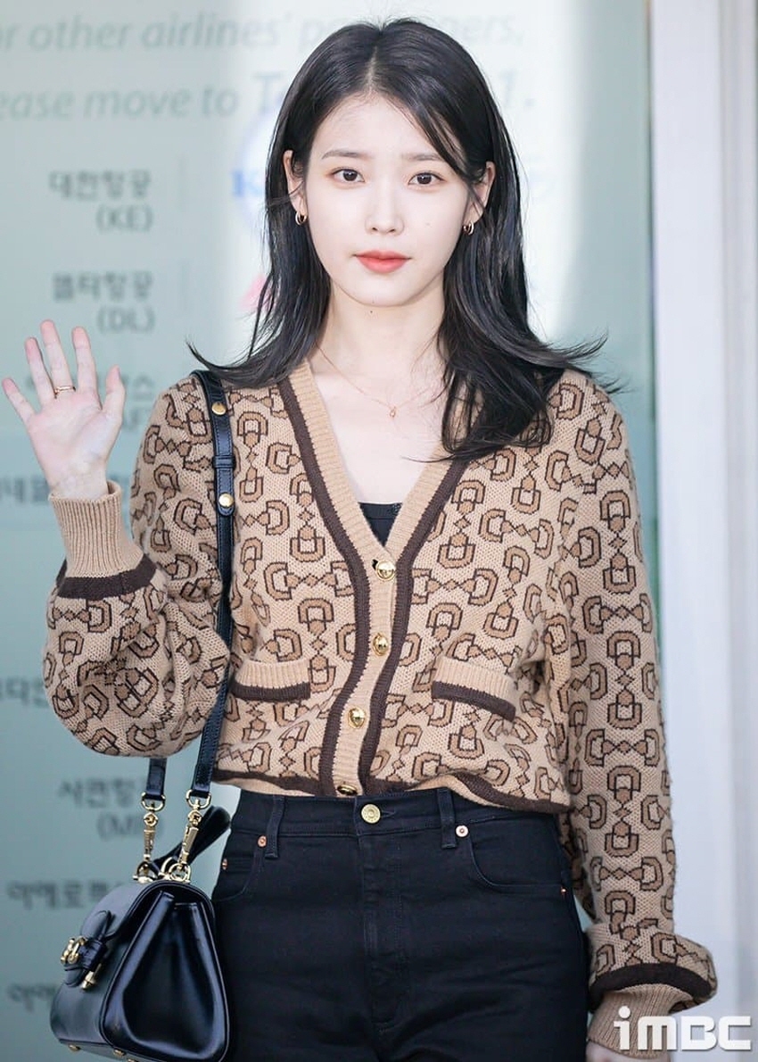 220922 IU Airport Fashion