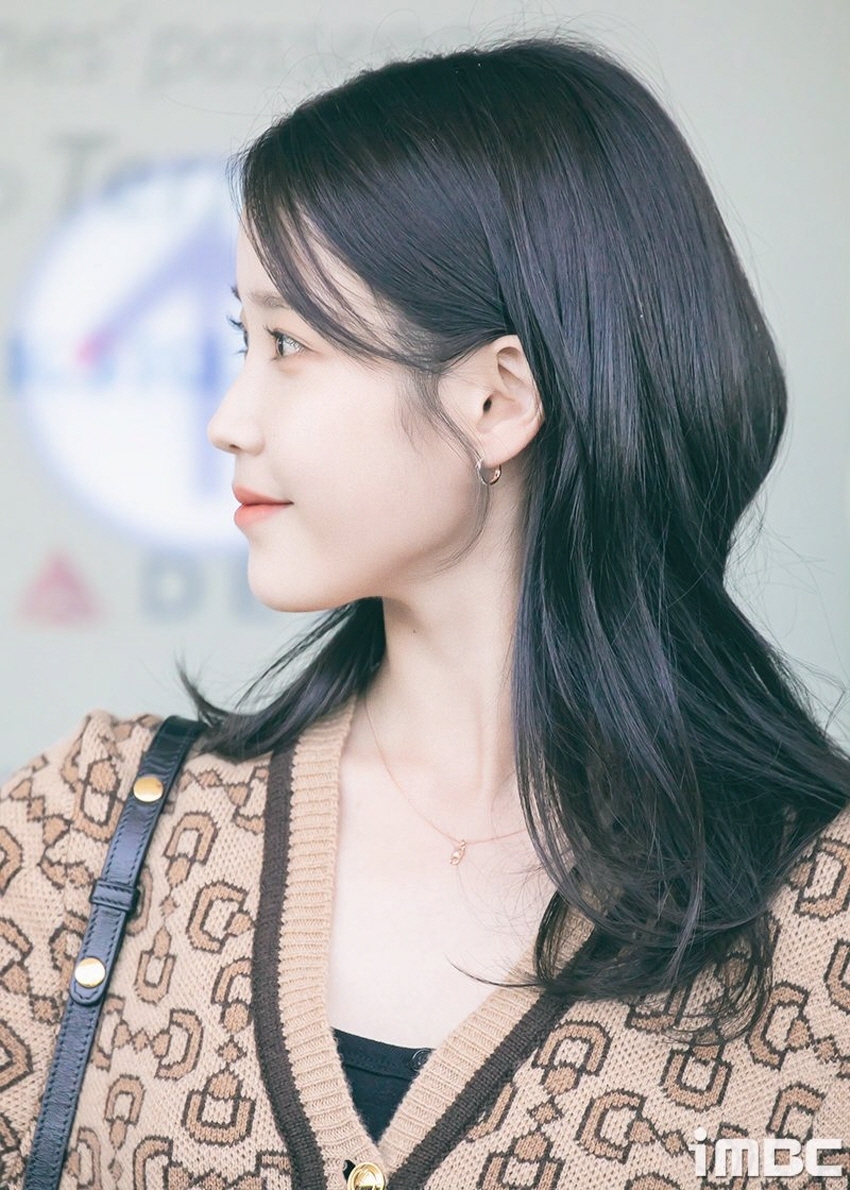 220922 IU Airport Fashion