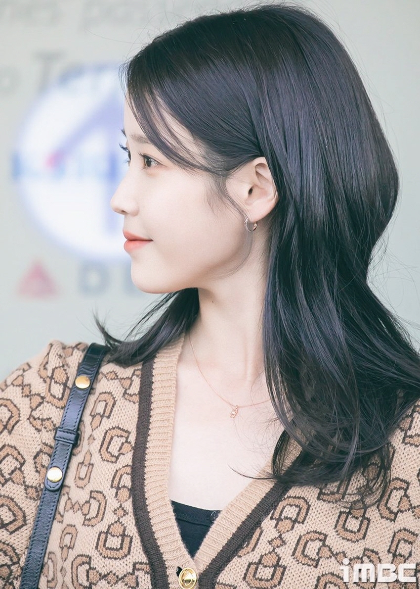 220922 IU Airport Fashion