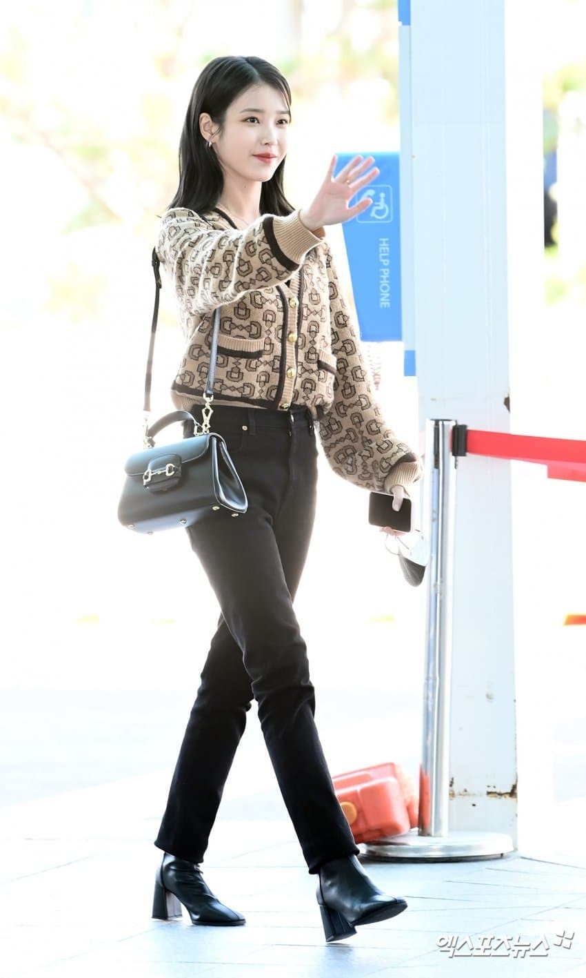 220922 IU Airport Fashion