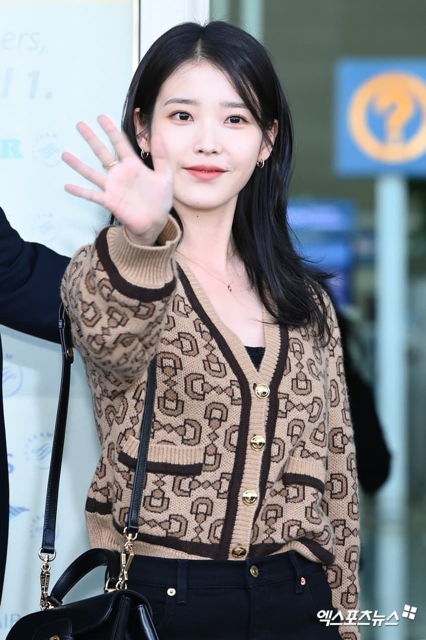 220922 IU Airport Fashion