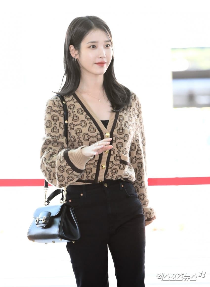 220922 IU Airport Fashion