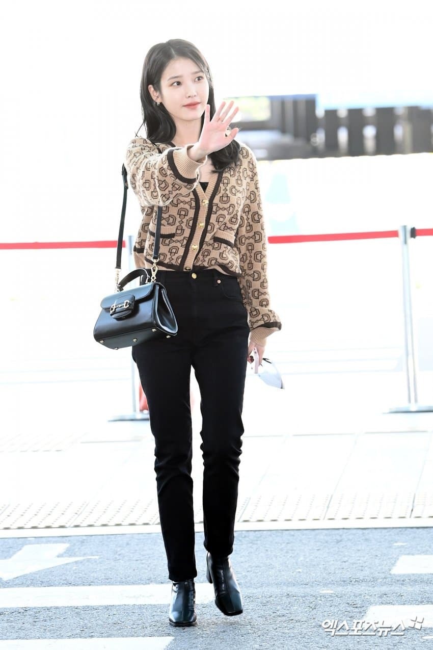 220922 IU Airport Fashion