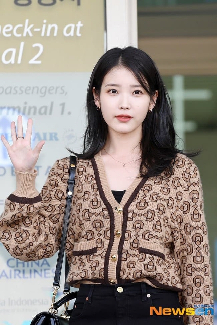 220922 IU Airport Fashion