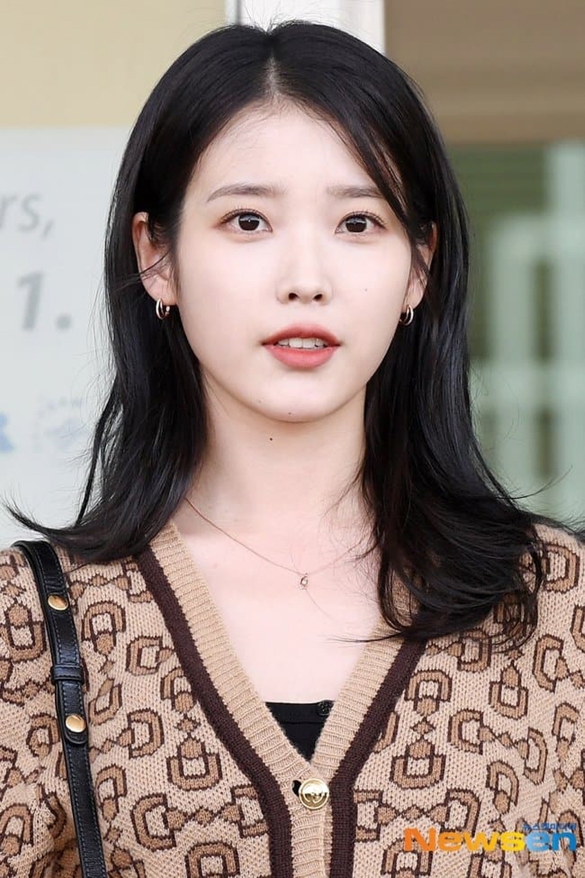 220922 IU Airport Fashion