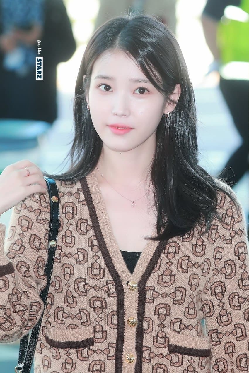 220922 IU Airport Fashion