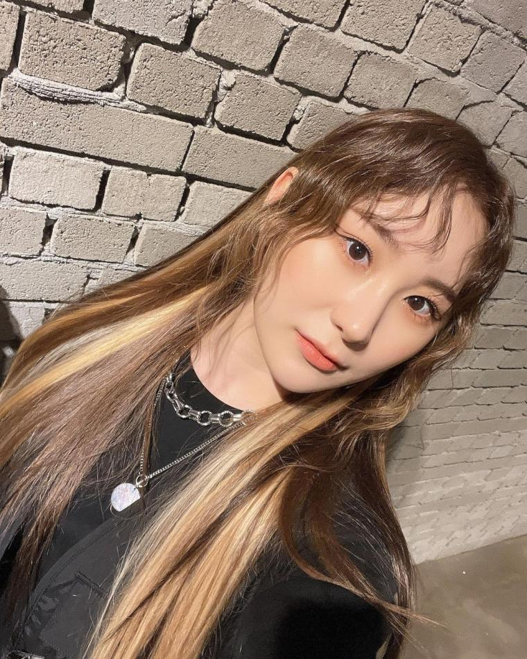 IZ*ONE's Lee Chaeyeon