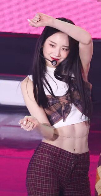 fromis_9 Jang Gyuri's abs