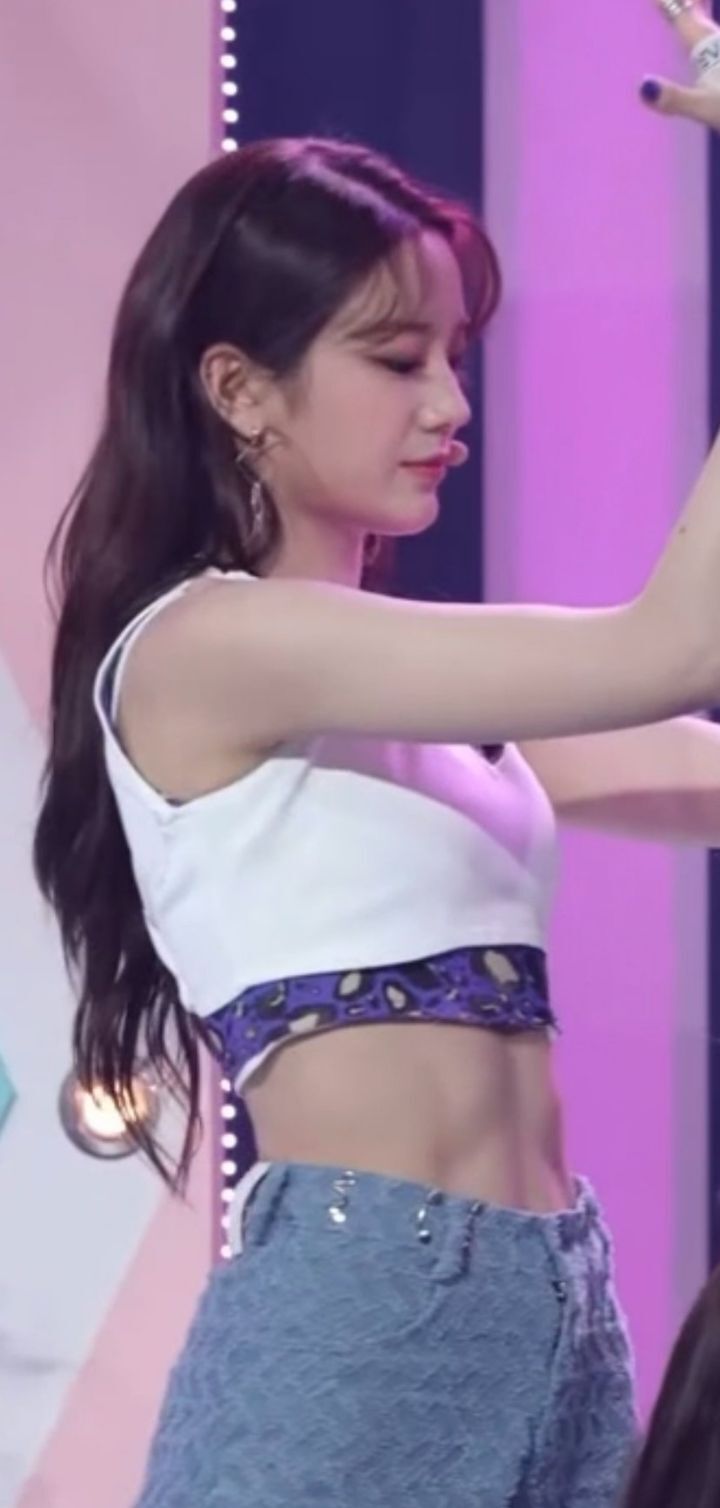 fromis_9 Jang Gyuri's abs