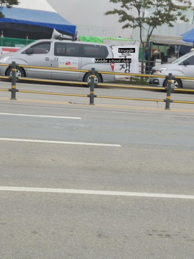 Street vendors in front of Samsung!