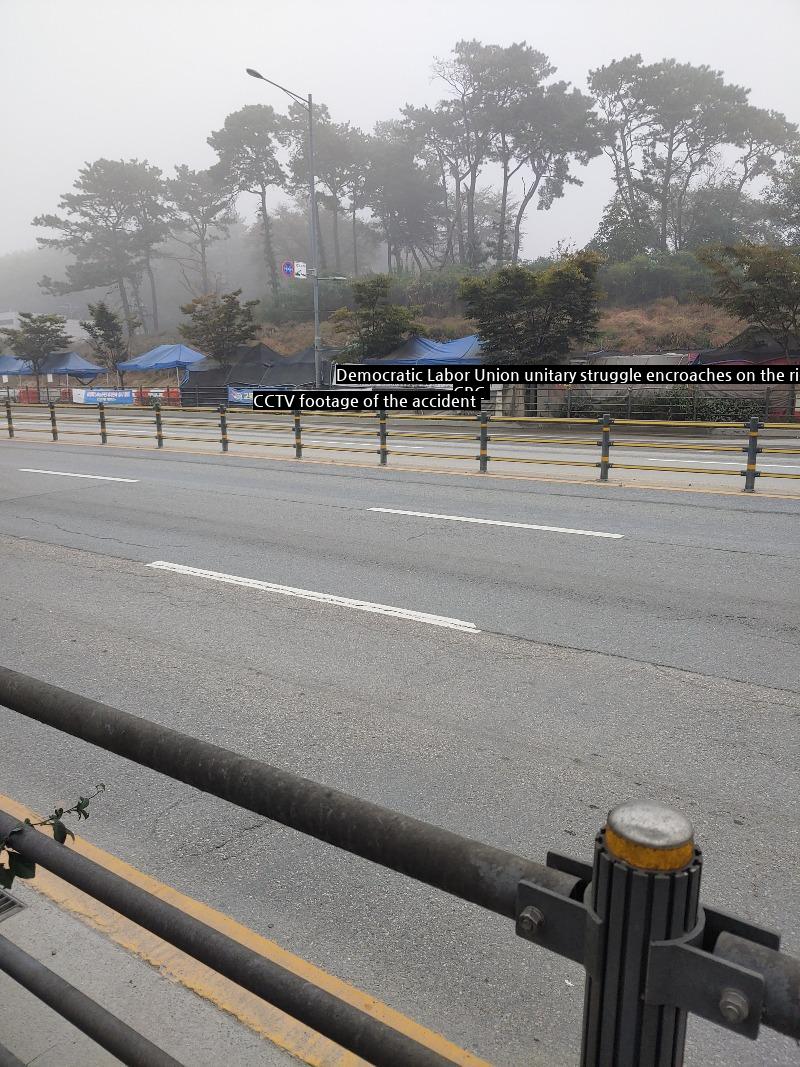 Street vendors in front of Samsung!