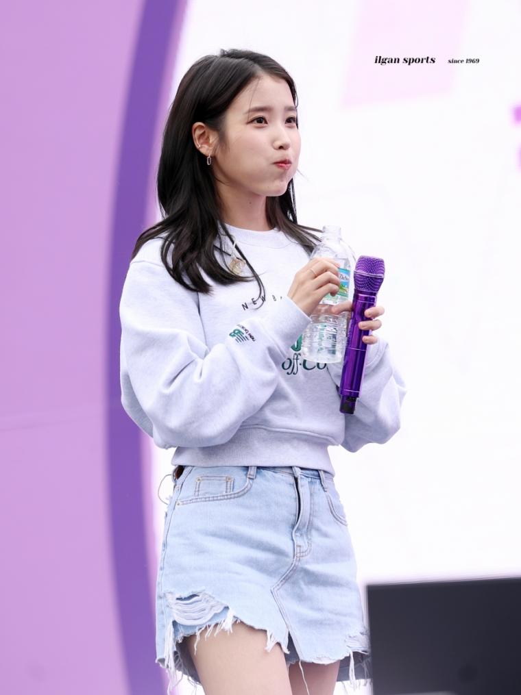 IU with water in her mouth