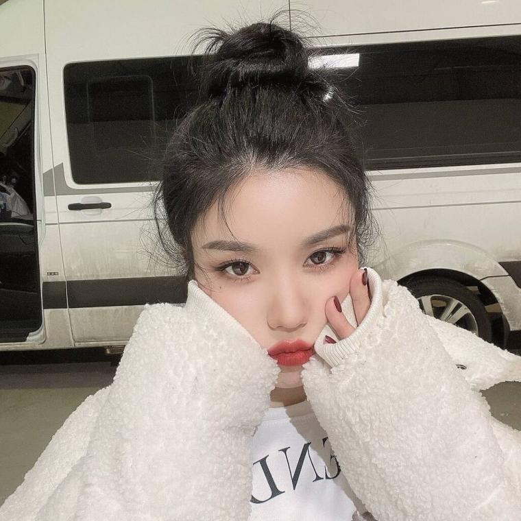 Kwon Eunbi with a bun