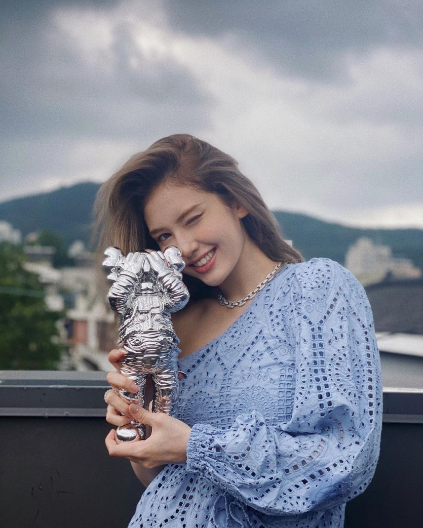 Sky blue one off shoulder Jeon Somi