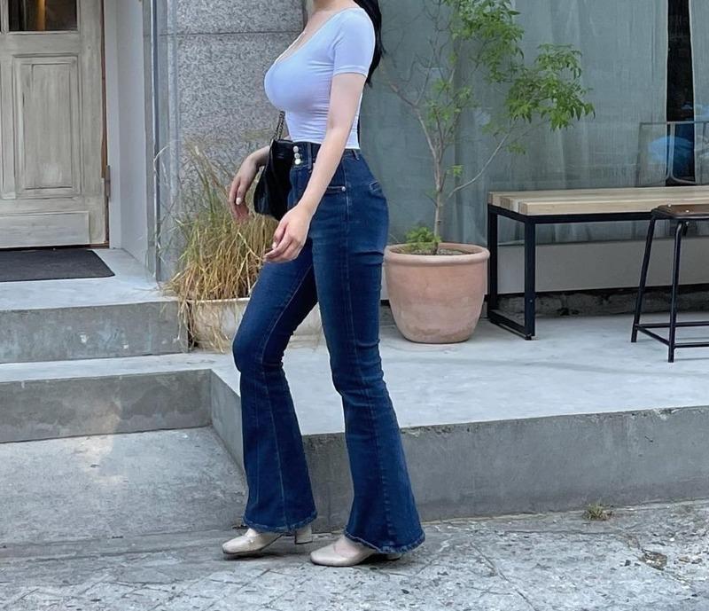 Jeans and a white shirt